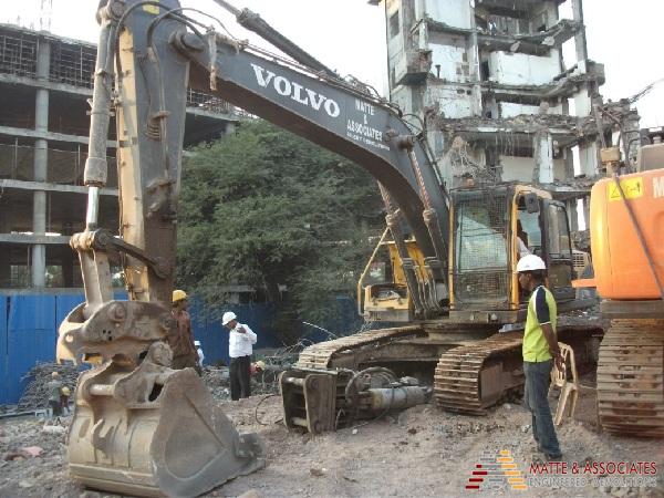 LARGE SCALE HYDRAULIC CONCRETE CRUSHING AND BREAKING